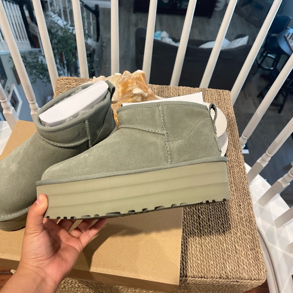 Limited Edition Shaded Clover Platform Ultra Mini Uggs, Never Used, SIZE 6